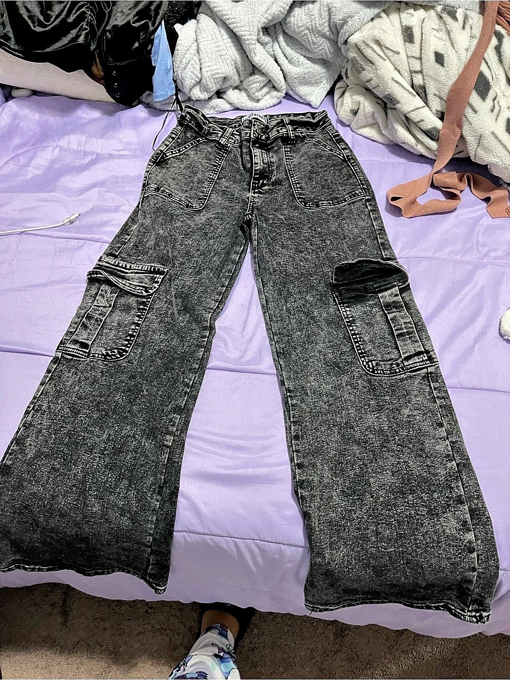 DISCOUNTED Women's Wide Leg Cargo Jeans in Black Waist 9/29